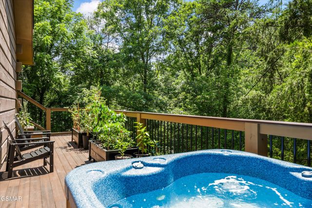288 Panther Creek Road, Sevierville, TN 37876
