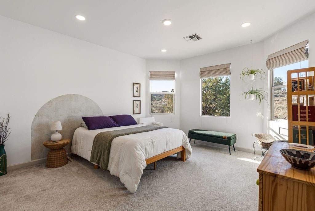 Image 29 of property listing at 5731 Venada Court NE, Rio Rancho, NM 87144