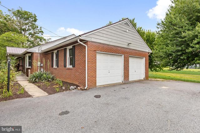 1230 ORCHARD RD, Lititz, PA 17543
