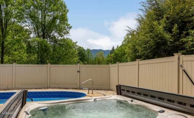 560 Buckhorn Road, Gatlinburg, TN 37738