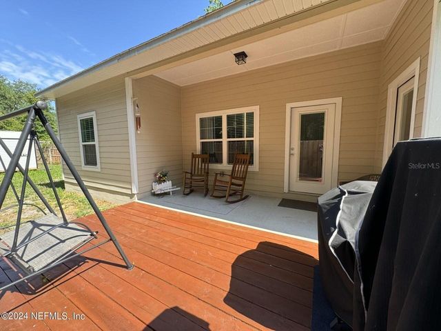 6107 W 1ST MNR, Palatka, FL 32177