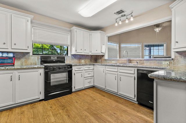 536 Weavers Cove, Livingston, TX 77351