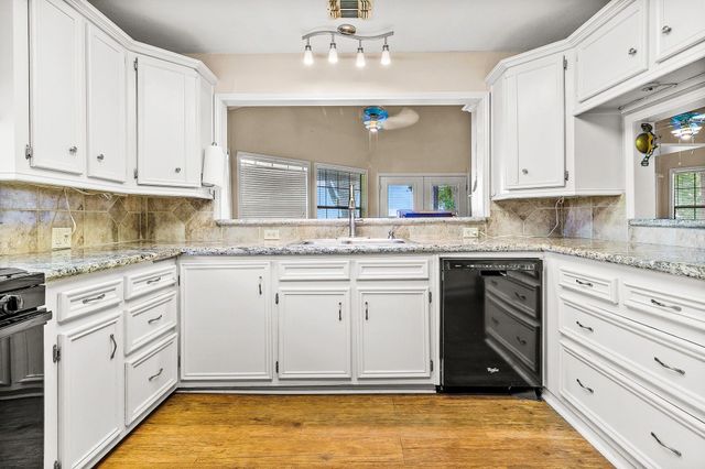536 Weavers Cove, Livingston, TX 77351