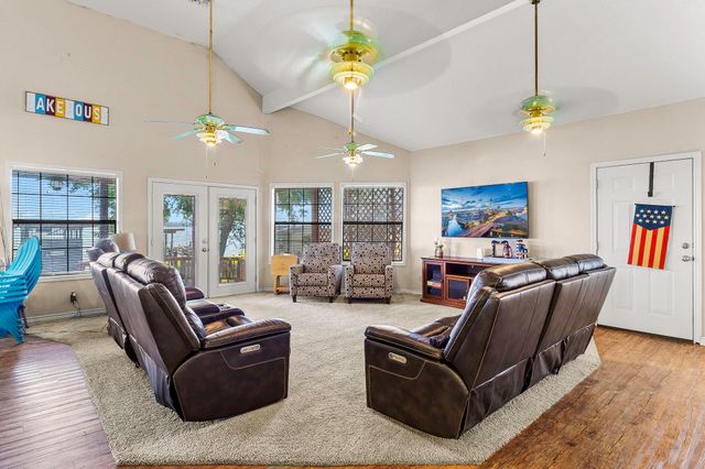 536 Weavers Cove, Livingston, TX 77351