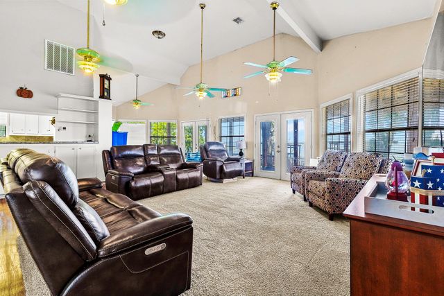 536 Weavers Cove, Livingston, TX 77351