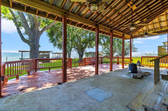 536 Weavers Cove, Livingston, TX 77351