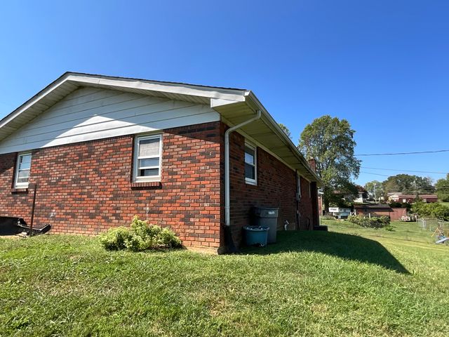 300 E Langdon Road, Science Hill, KY 42553