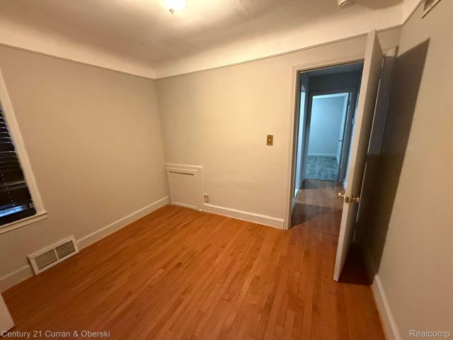 5938 KINMORE Street, Dearborn Heights, MI 48127