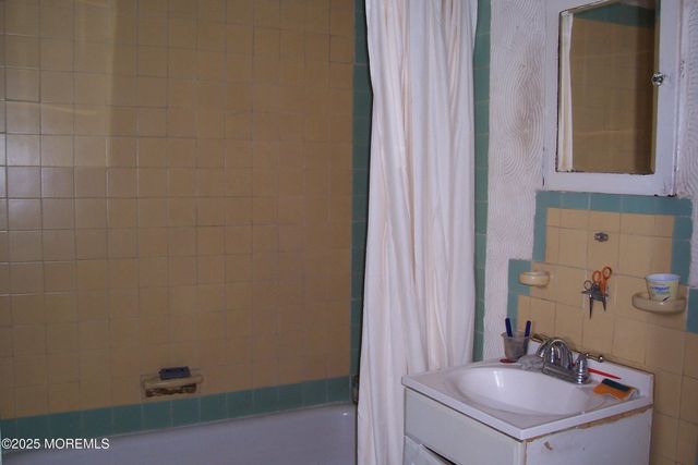 400 Deal Lake Drive 6G, Asbury Park, NJ 07712