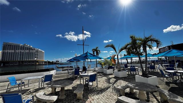999 Brickell Bay Dr 710, Miami, FL 33131