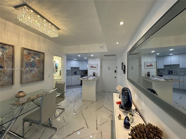 999 Brickell Bay Dr 710, Miami, FL 33131