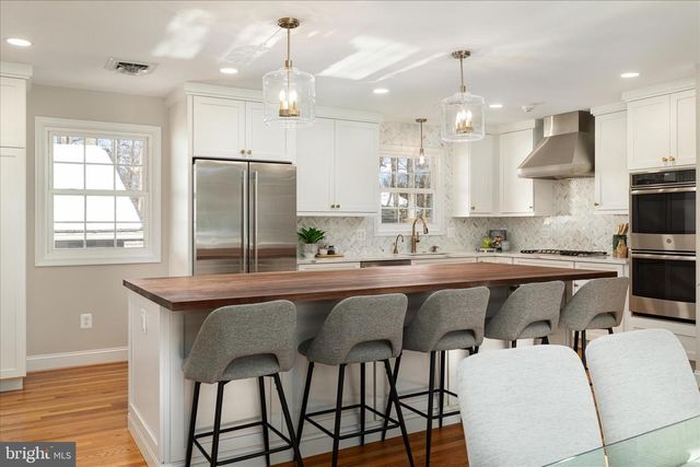 12016 WAYLAND ST, Oakton, VA 22124