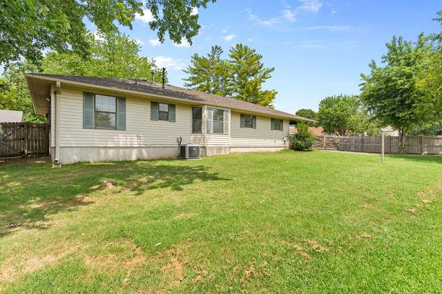 1106 April Drive, Ozark, MO 65721