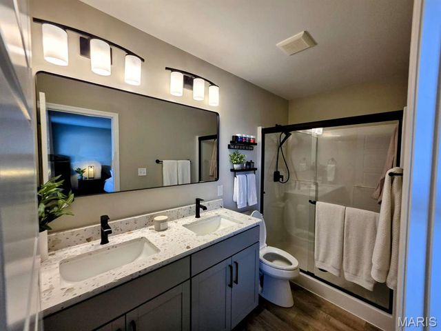 101 Woodline Court, St Peters, MO 63376