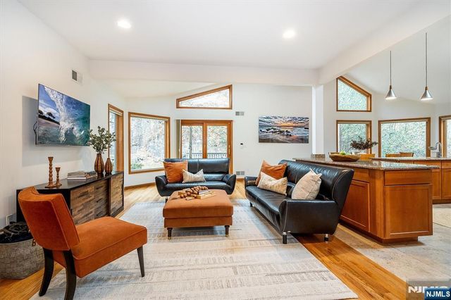 43 Bradford Avenue, Montclair, NJ 07043