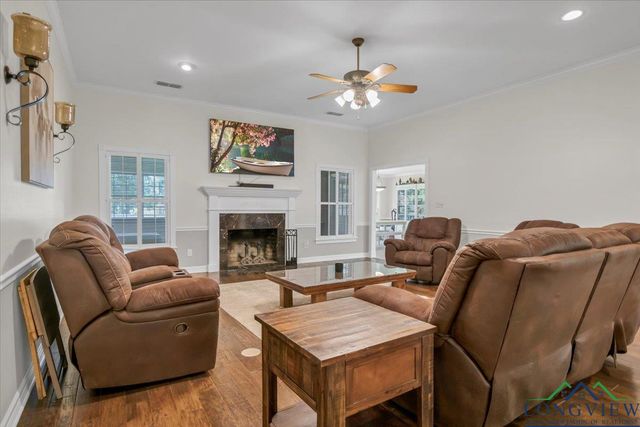 15811 S US Hwy 259, Mount Enterprise, TX 75681