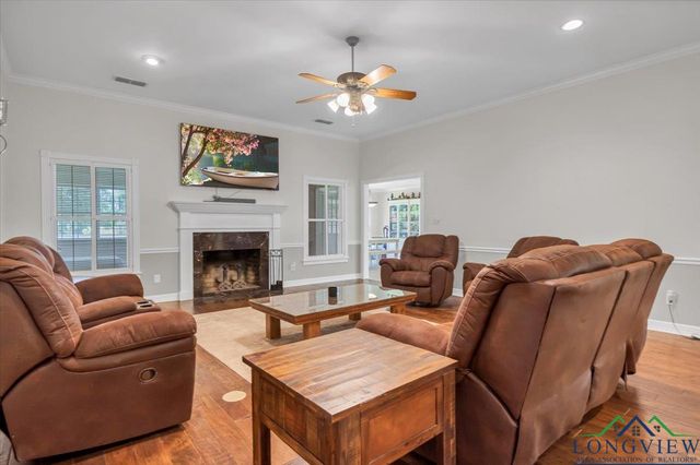 15811 S US Hwy 259, Mount Enterprise, TX 75681