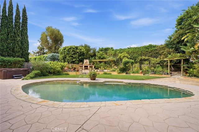 3107 Serrano Dr, Carlsbad, CA 92009