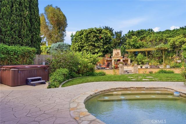 3107 Serrano Dr, Carlsbad, CA 92009