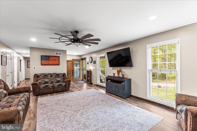 4442 SUNNY SLOPE RD, Glen Rock, PA 17327