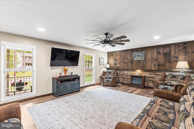 4442 SUNNY SLOPE RD, Glen Rock, PA 17327