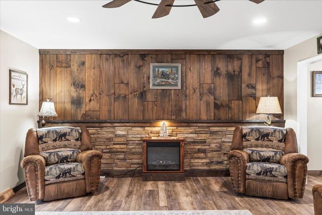 4442 SUNNY SLOPE RD, Glen Rock, PA 17327