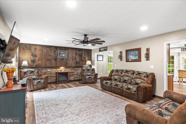 4442 SUNNY SLOPE RD, Glen Rock, PA 17327