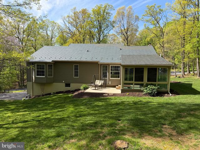 4442 SUNNY SLOPE RD, Glen Rock, PA 17327