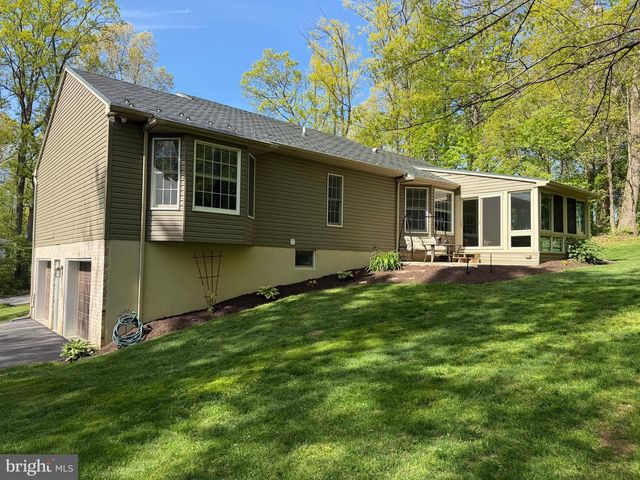 4442 SUNNY SLOPE RD, Glen Rock, PA 17327