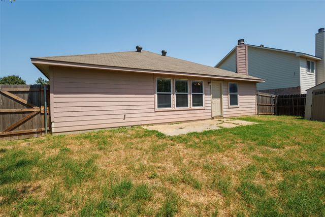 316 Heritage Drive, Crowley, TX 76036