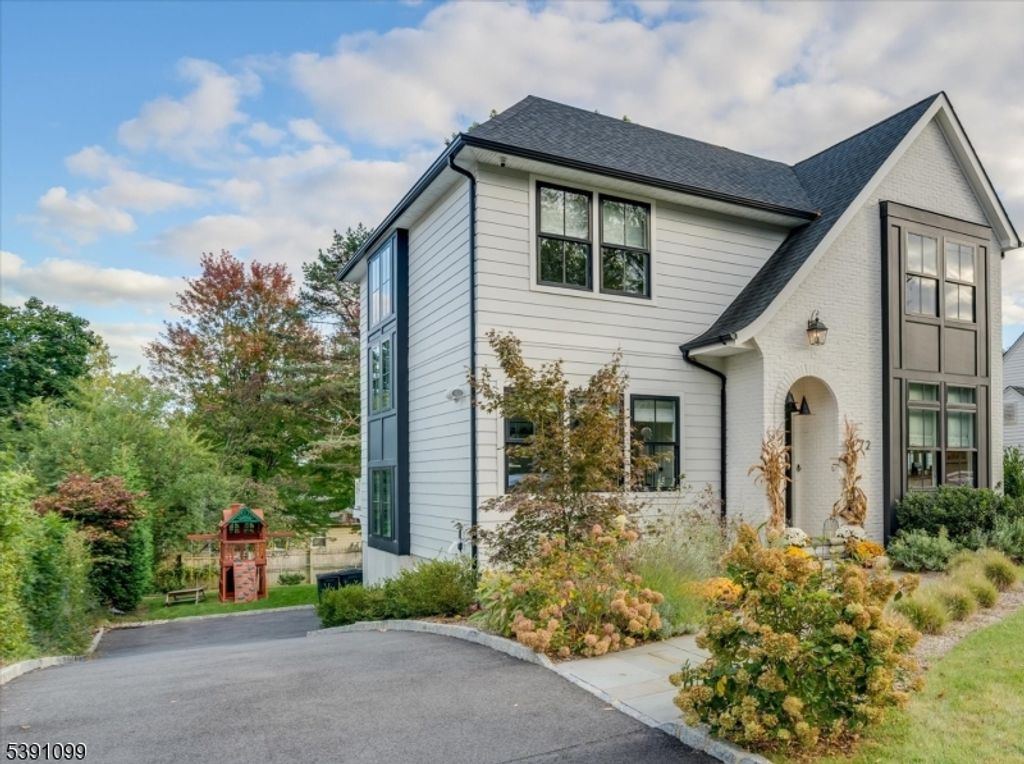 72 Myrtle Ave, Millburn Twp., NJ 07041