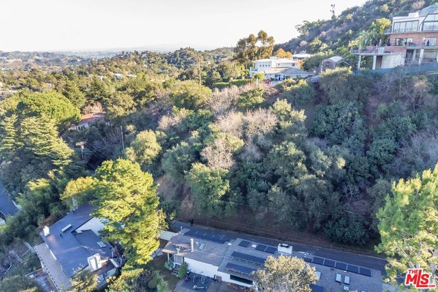 7810 Torreyson Drive, Los Angeles, CA 90046