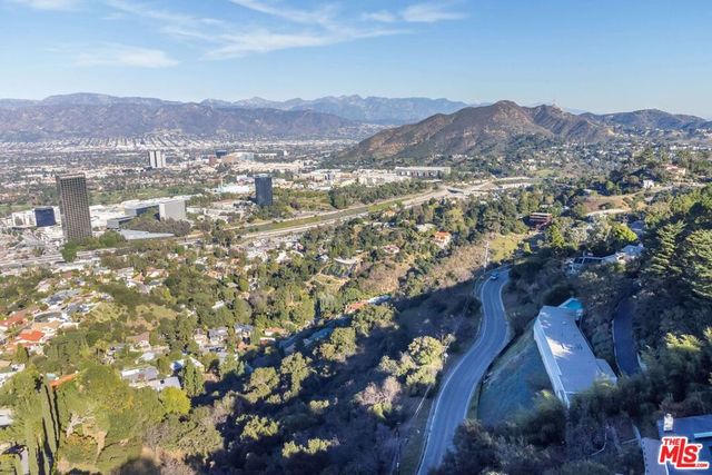 7810 Torreyson Drive, Los Angeles, CA 90046