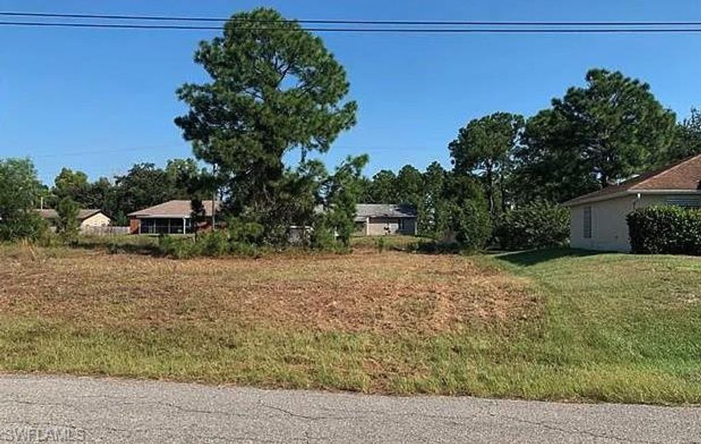 4204 3rd ST W, Lehigh Acres, FL 33971