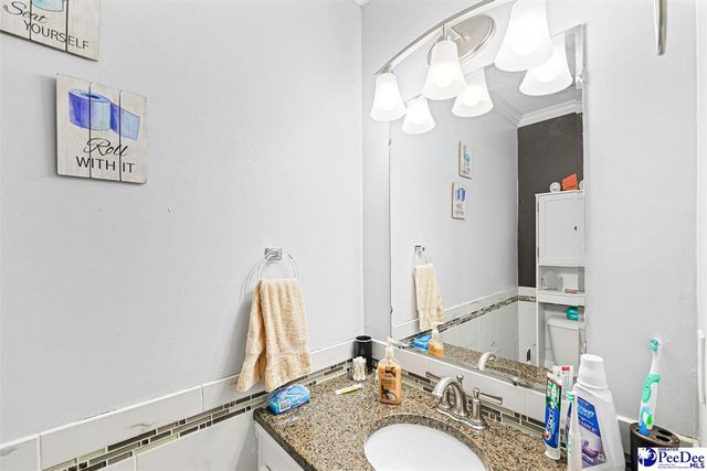 321 W Old Camden Rd, Hartsville, SC 29550
