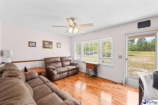 321 W Old Camden Rd, Hartsville, SC 29550