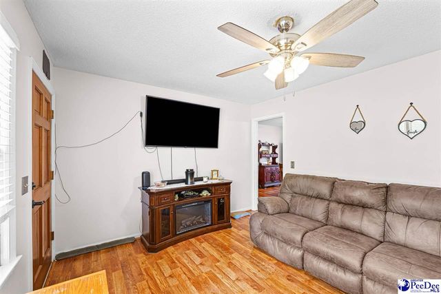 321 W Old Camden Rd, Hartsville, SC 29550
