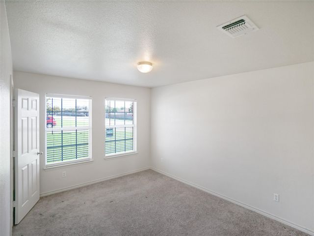 2801 Don Hill LN, Taylor, TX 76574