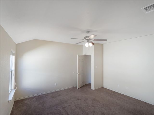 2801 Don Hill LN, Taylor, TX 76574