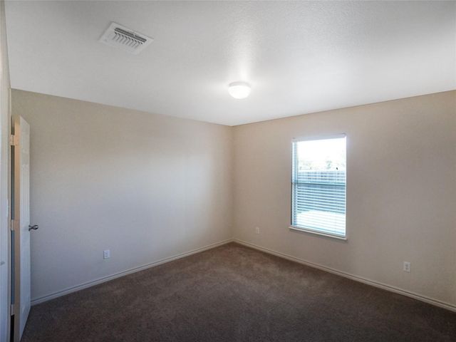 2801 Don Hill LN, Taylor, TX 76574