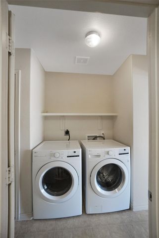 2801 Don Hill LN, Taylor, TX 76574