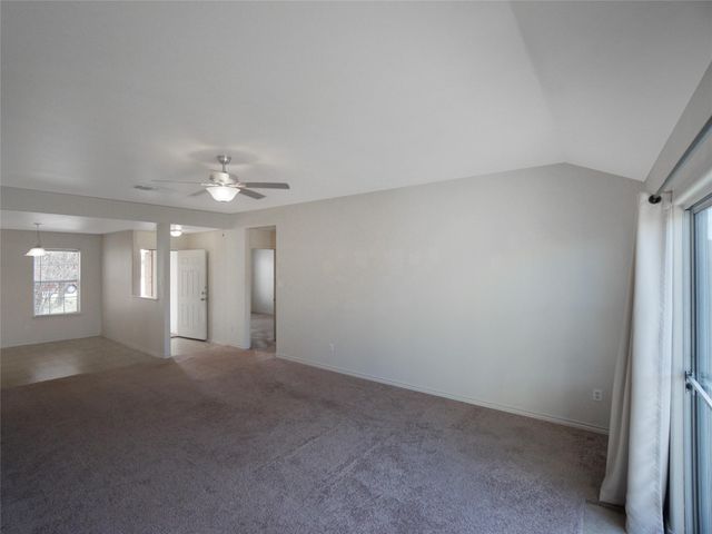 2801 Don Hill LN, Taylor, TX 76574