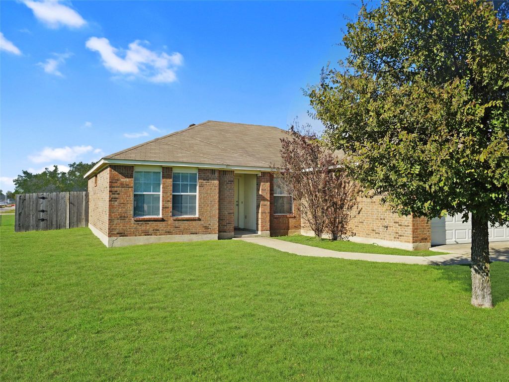 2801 Don Hill LN, Taylor, TX 76574