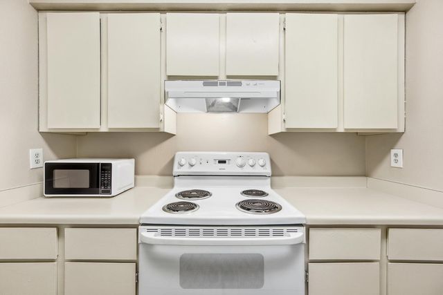 1814 W Village Way, Tempe, AZ 85282