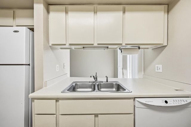 1814 W Village Way, Tempe, AZ 85282