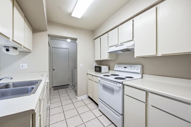 1814 W Village Way, Tempe, AZ 85282