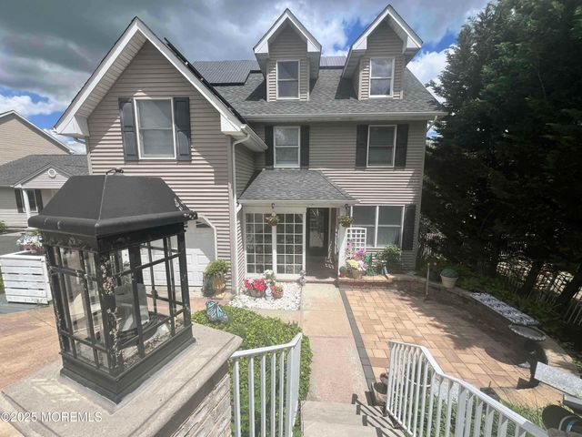 1427 Summit Avenue, Toms River, NJ 08753