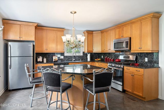 1427 Summit Avenue, Toms River, NJ 08753