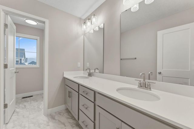 17994 Hidden Creek Trail, Lakeville, MN 55044