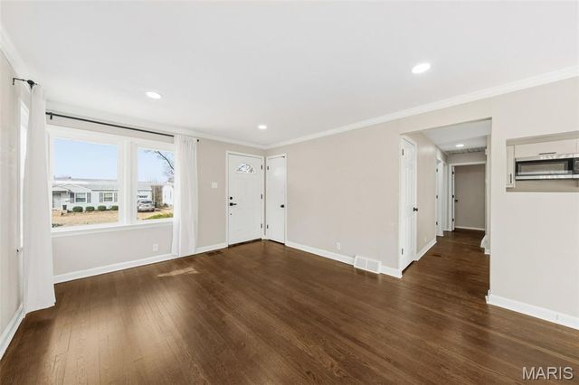 10410 Ewell Drive, St Louis, MO 63137